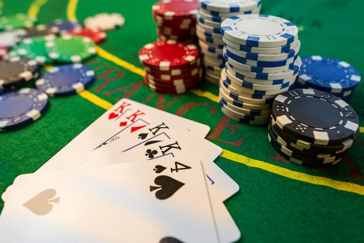 rokok88 mobile app interface showing live-dealer tables and account dashboard