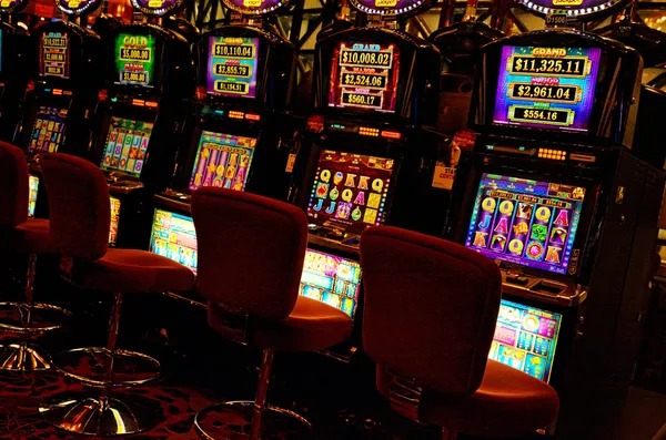 rokok88 app interface showing Jakarta Lottery draw schedule and live dealer tables